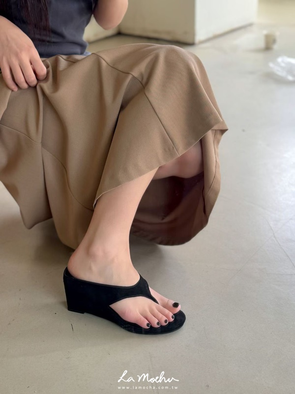 麂皮皮革夾腳楔型鞋(正常版)
